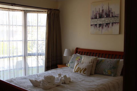 Australian Home Away @ Doncaster Elgar - Tourism Guide 2