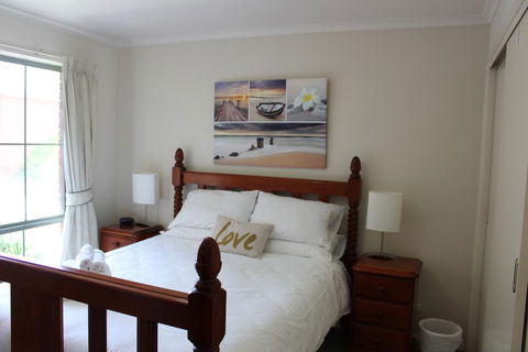 Australian Home Away Ringwood Bardia - Tourism Guide 2