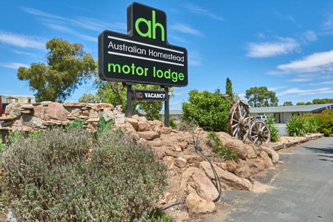 Australian Homestead Motor Lodge - Tourism Guide 0