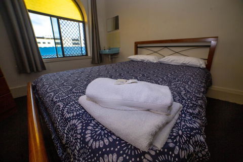 Australian Hotel - Tourism Guide 1