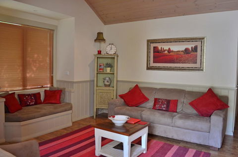 Autumn Affair Cottage 5 - Tourism Guide 2