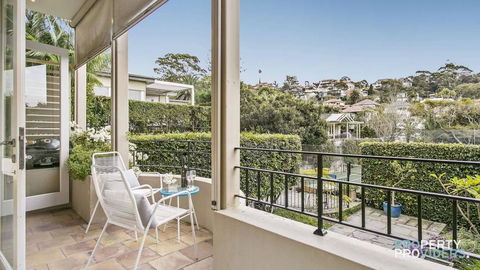 Awaba Aquatic - Footsteps To Balmoral Beach - Tourism Guide 3