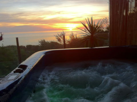 Award Winning Beach Front Retreat - Tourism Guide 0
