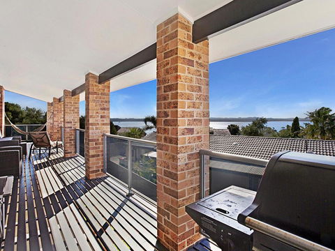 Away @ Nelson Bay, 29 Wollomi Ave - Incredible Water Views, Pet Friendly, WIFI & Aircon - Cruises Travel 0