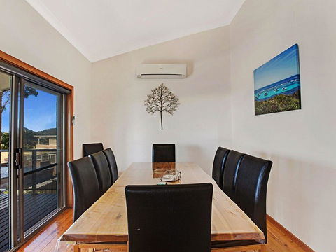 Away @ Nelson Bay, 29 Wollomi Ave - Incredible Water Views, Pet Friendly, WIFI & Aircon - Cruises Travel 3