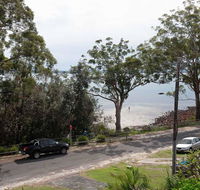 Baggies on Dutchies' 9 Burbong Street - large house with aircon boat parking  waterviews - Cruises Travel