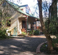 Ballarat cottages incorporating yarrowee cottage and Admirals cottage - Travel Search