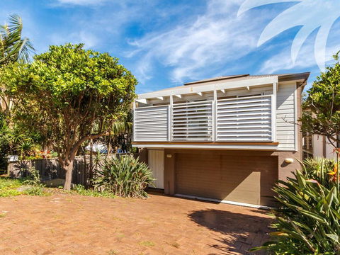 Banksia - Travel Search 0