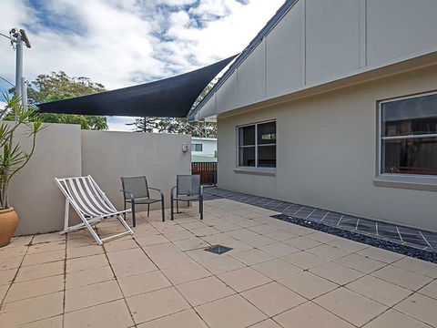 Banyan' 14 Montevideo Parade - Spacious Three Bedroom Pet Friendly Property With Air Con - Cruises Travel 1
