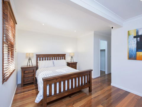 Barefoot Beach House, 24 Essendene Road - Travel Agents 1