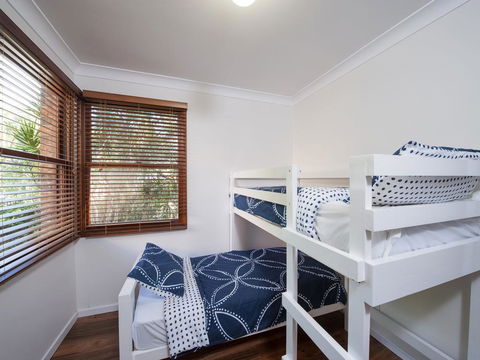 Barefoot Beach House, 24 Essendene Road - Travel Agents 2