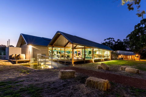 Barn Hives Yallingup - Travel Search 3