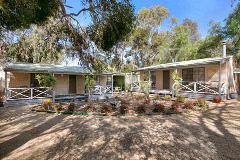 Barossa Country Cottages - Tourism Guide 1