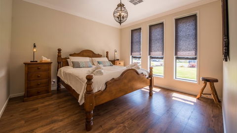 Barossa Family Holiday Home - Cruises Travel 0