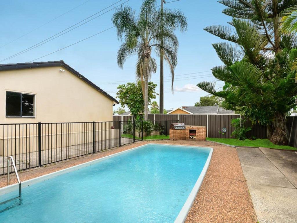 Killarney Vale NSW Travel Search