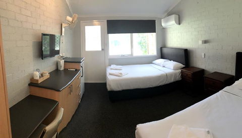 Bateau Bay Hotel - Travel Agents 1