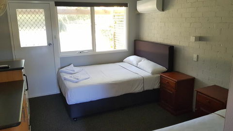 Bateau Bay Hotel - Travel Agents 0