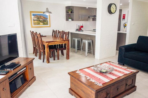 Bay Parklands, Unit 21/2 Gowrie Avenue - Cruises Travel 0