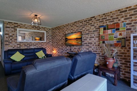 Bay Parklands, Unit 27/2 Gowrie Avenue - Cruises Travel 1