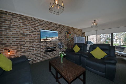 Bay Parklands, Unit 27/2 Gowrie Avenue - Cruises Travel 2