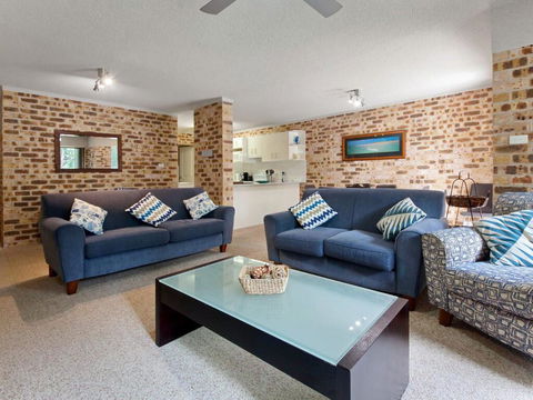 Bay Parklands, Unit 44/2 Gowrie Avenue - Cruises Travel 1