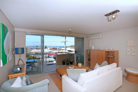 Bayview Apartments, Unit 7/42 Stockton Street - Cruises Travel 0