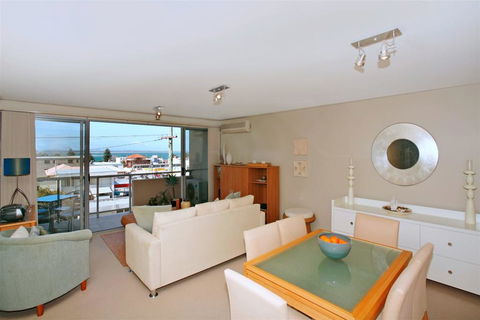 Bayview Apartments, Unit 7/42 Stockton Street - Cruises Travel 1