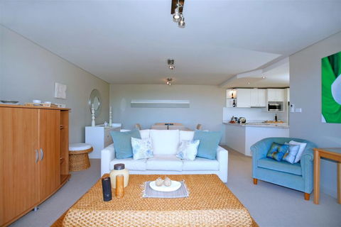Bayview Apartments, Unit 7/42 Stockton Street - Cruises Travel 2