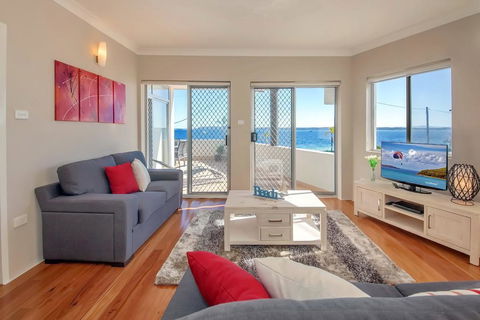 Bayview Towers, Unit 1/15 Victoria Parade - Cruises Travel 0