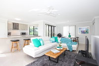 Beach Breeze Holiday House