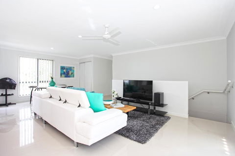 Beach Breeze Holiday House - Travel Search 2