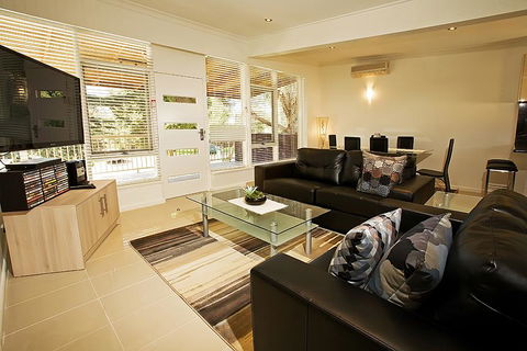 Beach House Apartments - Cruises Travel 0