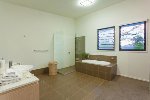 Beach Road Holiday Homes - Tourism Guide 1