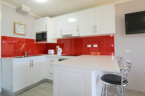 Beachfront 2, 25 Willow Street - Travel Search 1