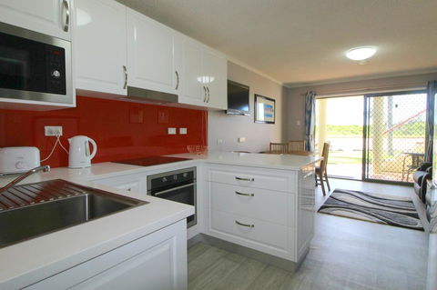 Beachfront 2, 25 Willow Street - Travel Search 0