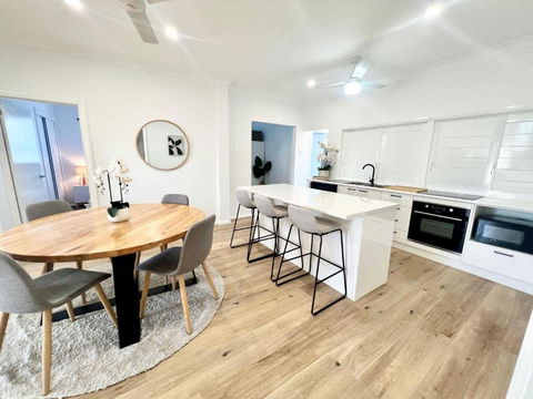 Renovated Queenslander - Upstairs 2km To Stadium - Cruises Travel 0