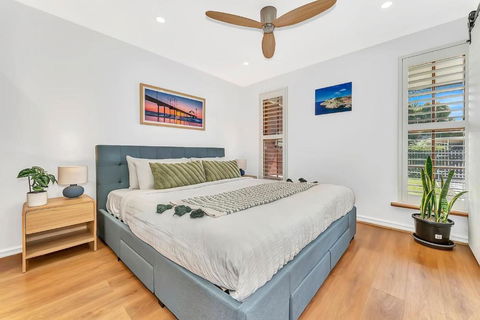 Redbrick Retreat - Generous Coastal Escape - Tourism Guide 2