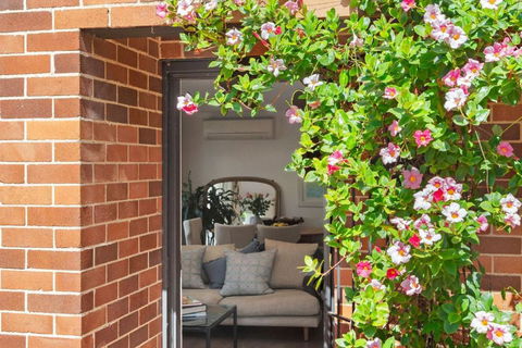 Reed Cottage - Travel Agents 0