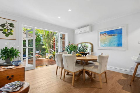 Reed Cottage - Travel Agents 1