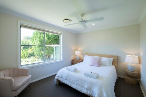 Regand Retreat - Luxurious Family Home, Pool - Tourism Guide 1