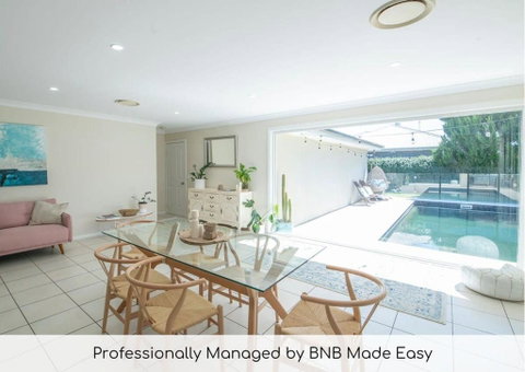 Regand Retreat - Luxurious Family Home, Pool - Tourism Guide 0