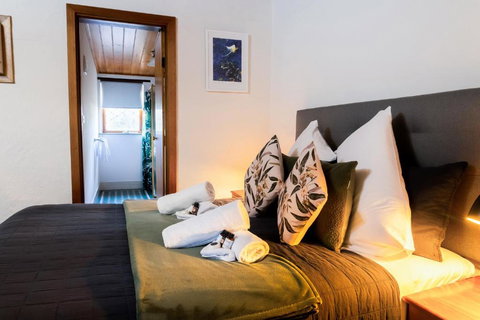 Reillys Wines Heritage Cottages - Travel Search 3