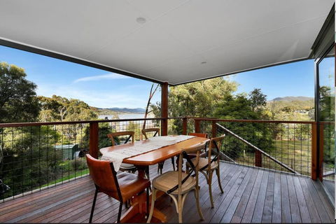 Relax At Goughs Bay - Travel Search 0