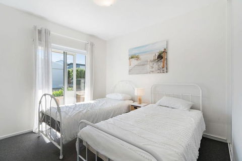 Relax At Middleton - No Linen Included - Pets Negotiable - Wi-Fi - Travel Search 3