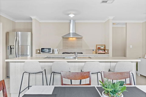 Relax By The Sea Modern Beach Home - Travel Search 0
