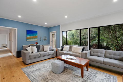 Relaxed Family Beach House - No Linen Included - Travel Search 1