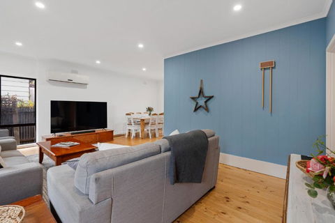 Relaxed Family Beach House - No Linen Included - Travel Search 3