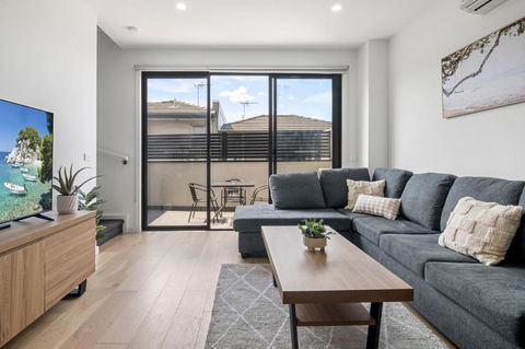 Relaxing Family Townhouse Near Melbournes CBD - Travel Agents 0