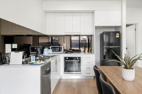Relaxing Family Townhouse Near Melbournes CBD - Travel Agents 2