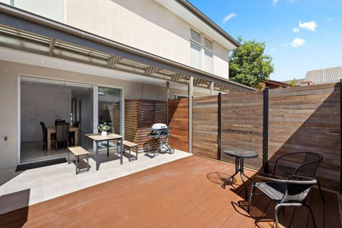 Renovated Bright Modern Retreat - Travel Agents 3